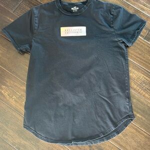 HOLLISTER T-shirt.